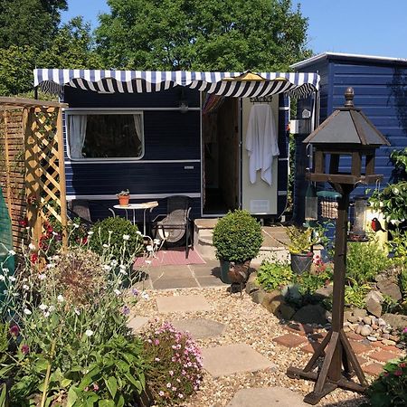 Down The Garden Path Vintage Caravan B&B , Dartmoor นิวตันแอบบ็อต ภายนอก รูปภาพ